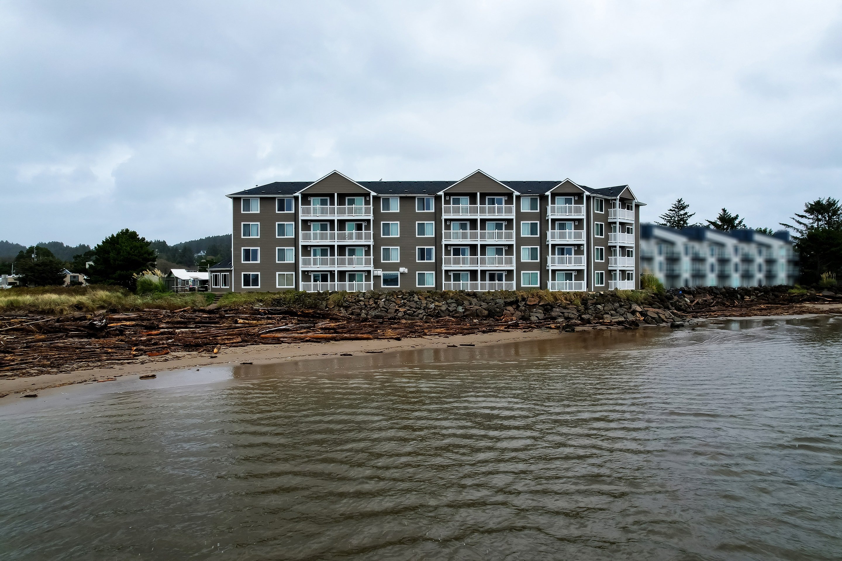 Siletz Bay Beachfront Hotel by OYO Lincoln City 66/71