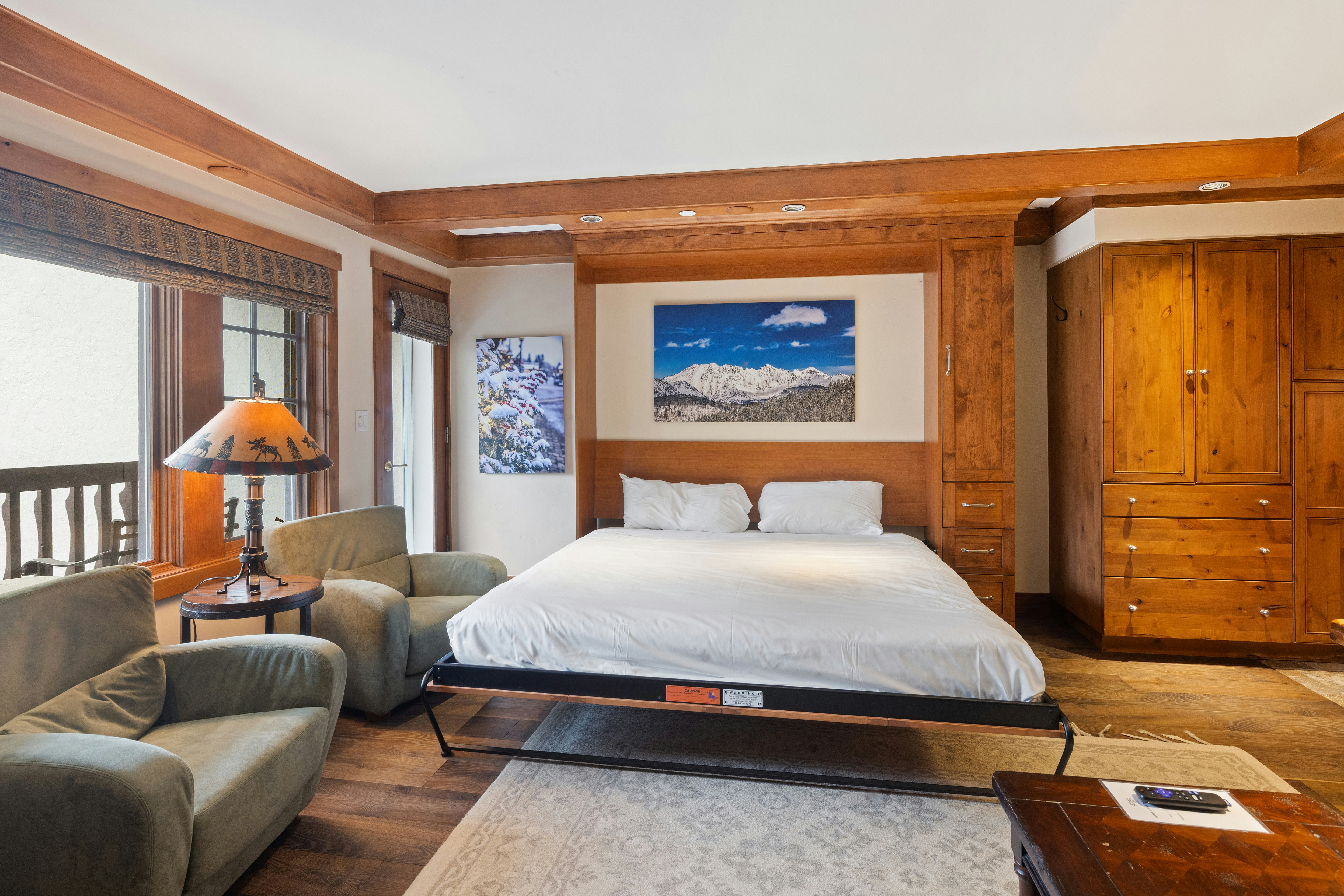 Studio, Murphy Bed