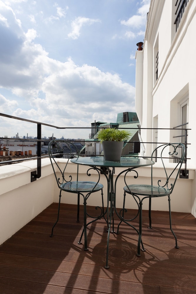 Hotel Des 3 Poussins 37/53