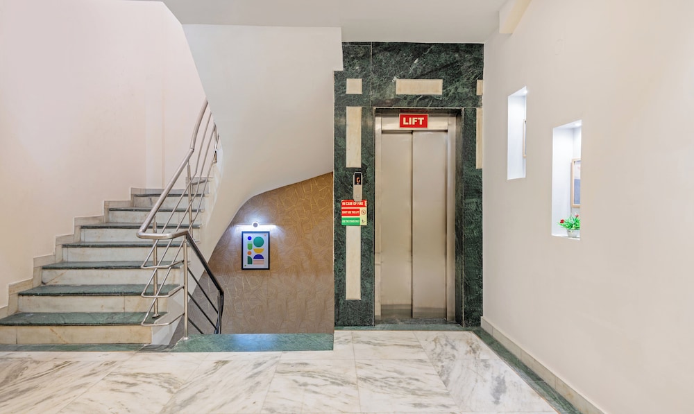 Hotel Paras International 33/49