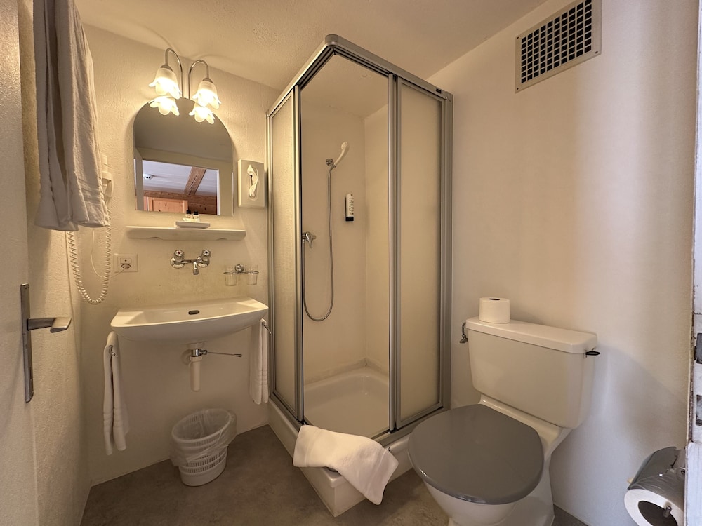 Chalet Swiss Hotel 49/50