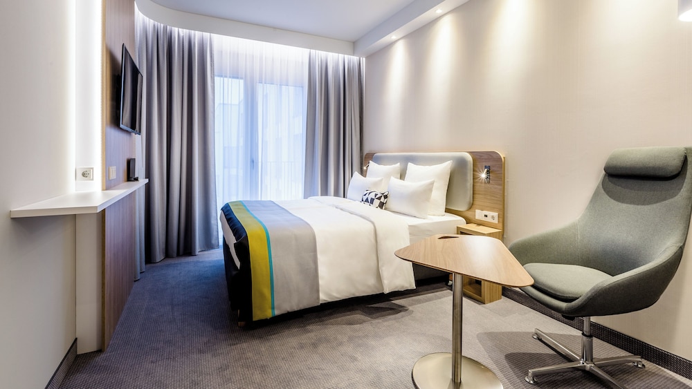 Standard, Queen Bed, Extra Floor Space