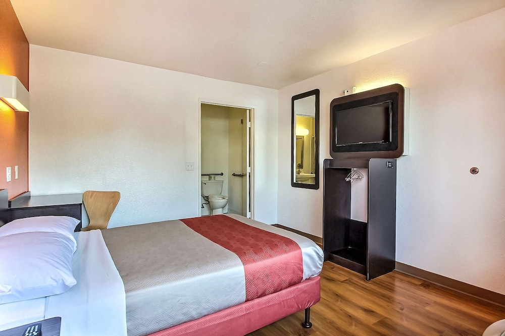 Motel6 Sunnyvale, CA - South 17/38