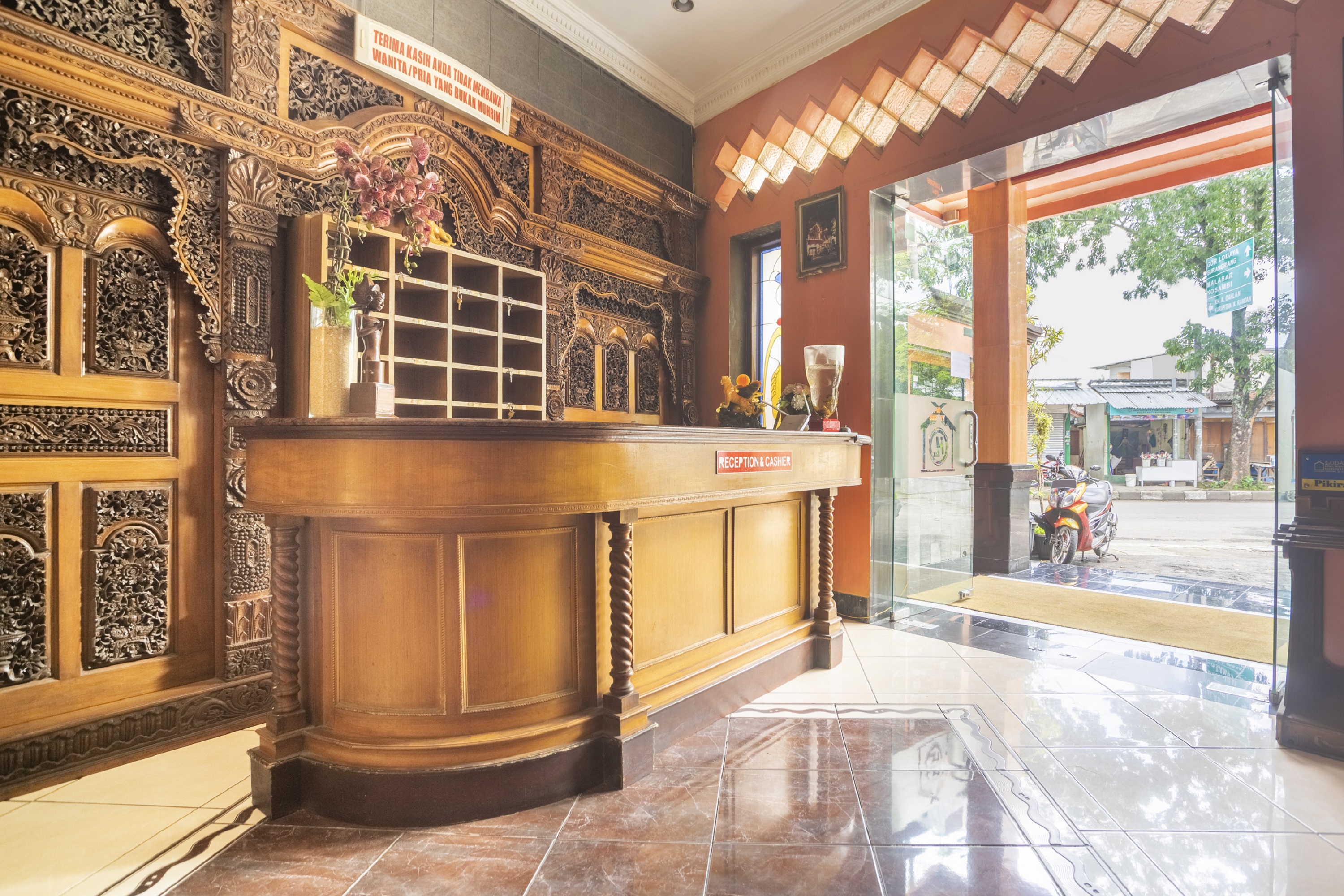 Oyo 228 Hotel Lodaya 2/17
