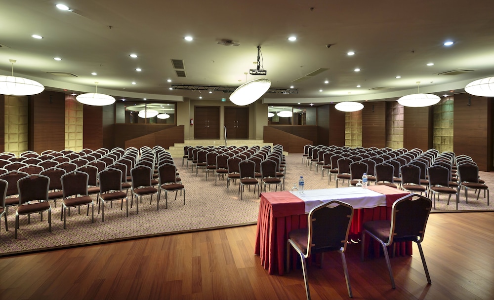 Sunis Evren Beach Resort Hotel and Spa 61/66