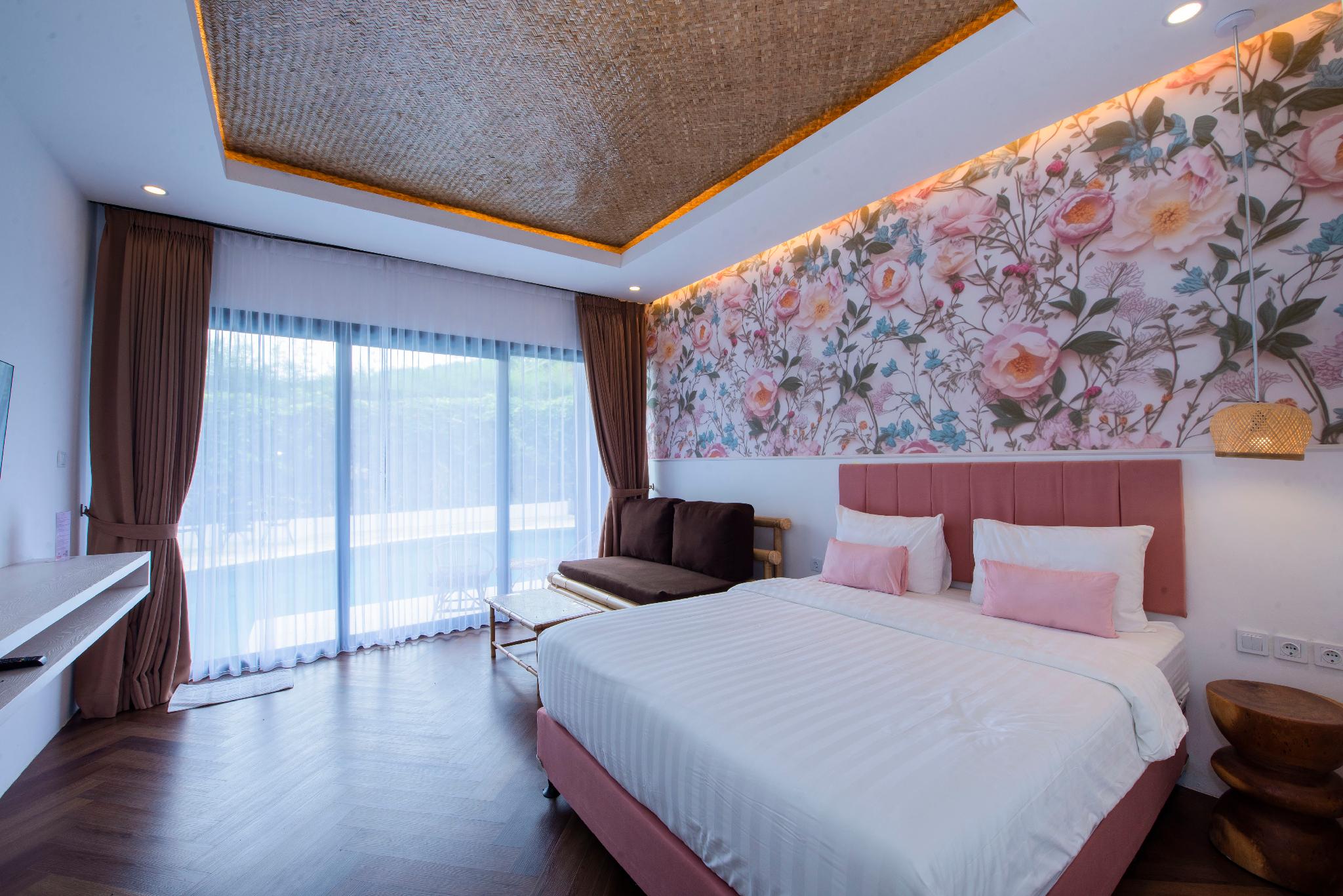 Room, Pool Access