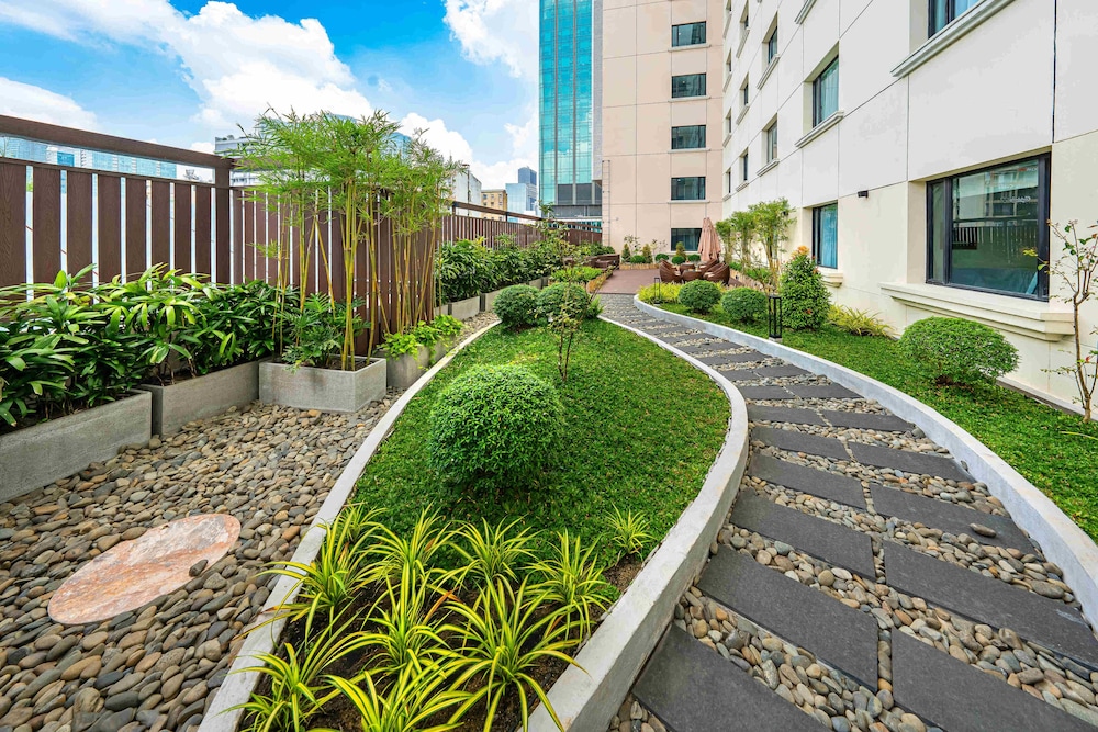 Saigon Prince Hotel 66/71