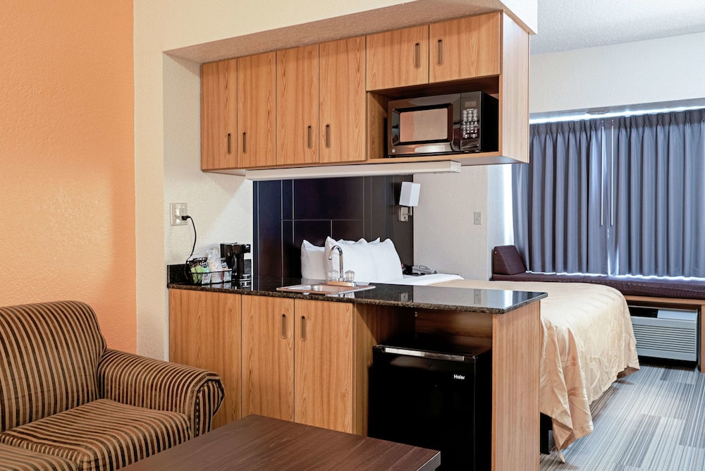 Quality Inn & Suites Robbinsville NC 16/37