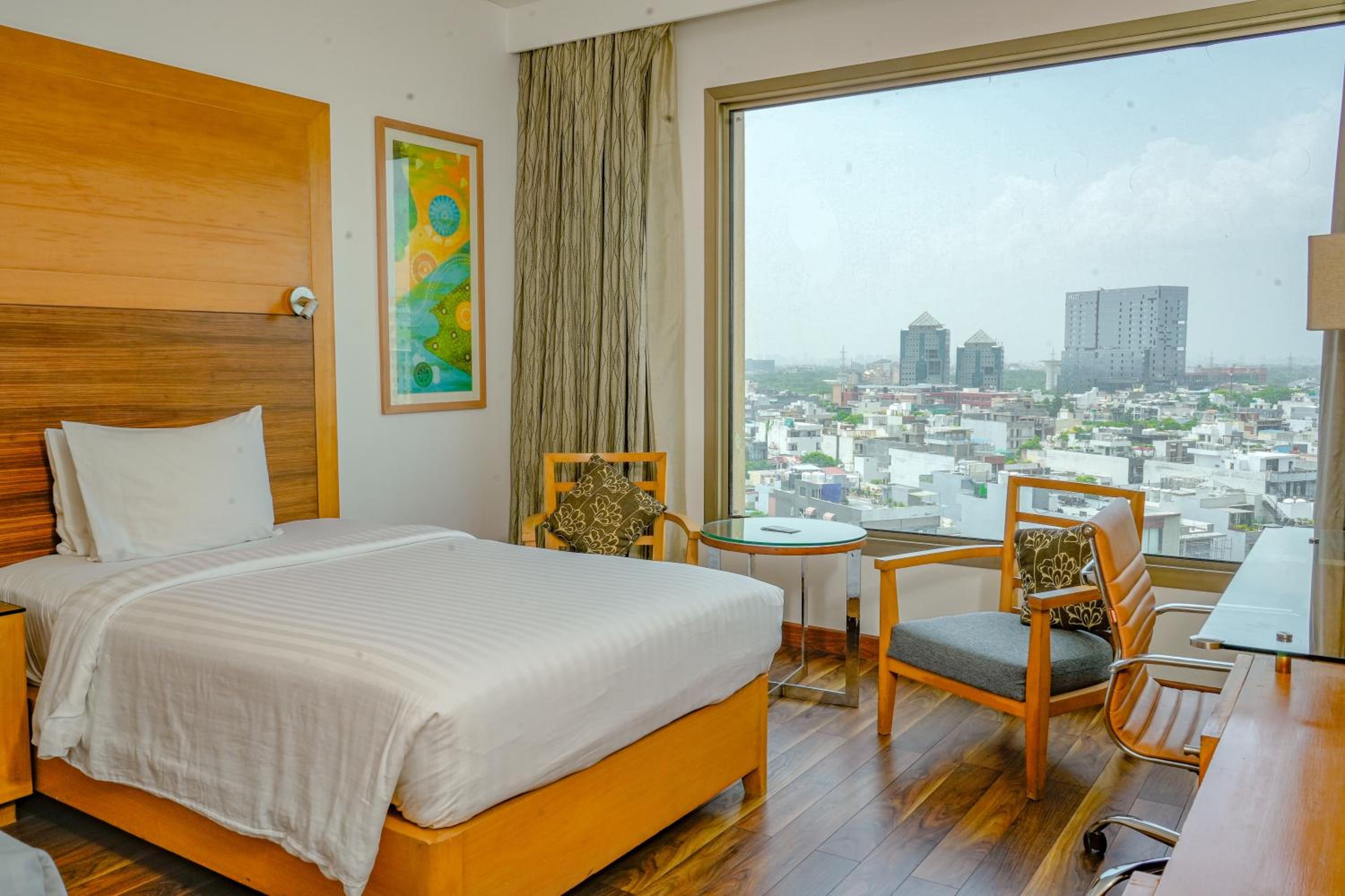 Premier, King Bed, Courtyard By Marriott Gurugram Downtown 4/5