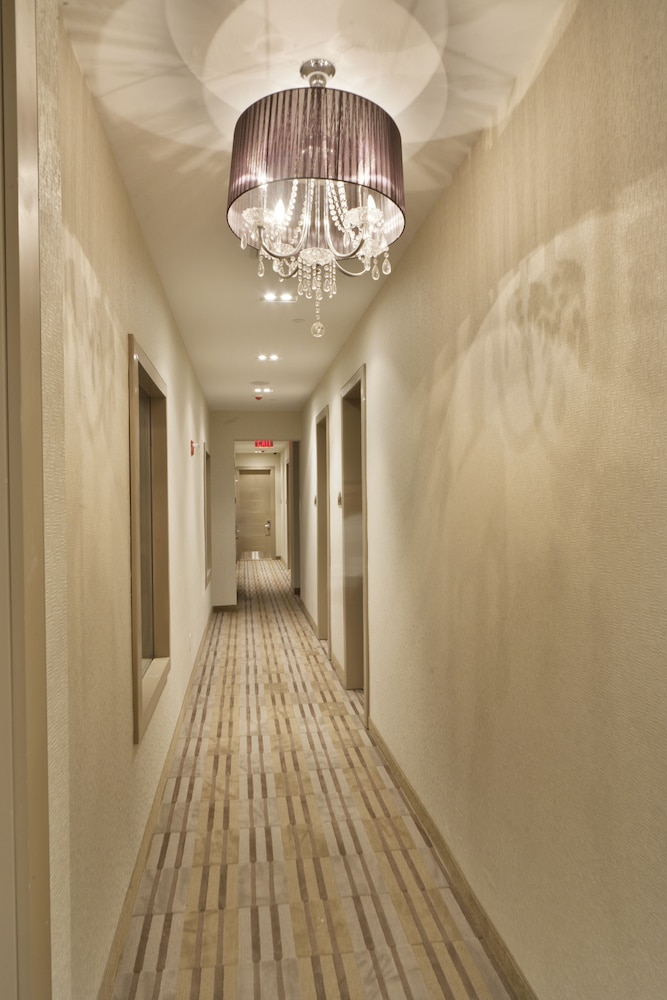 Condor Hotel by LuxUrban, Trademark Collection 26/50