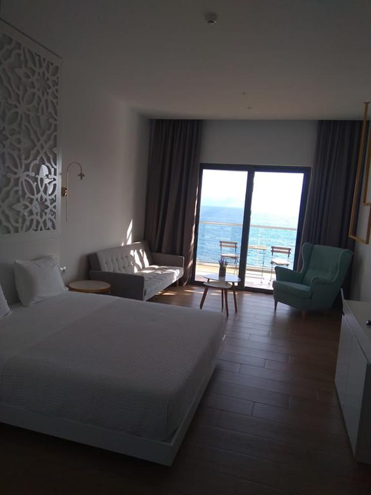 EPIRUS HOTEL 7/50