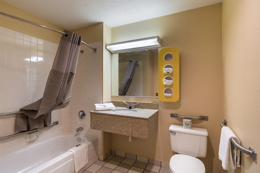 Motel6 Libertyville, IL 43/50