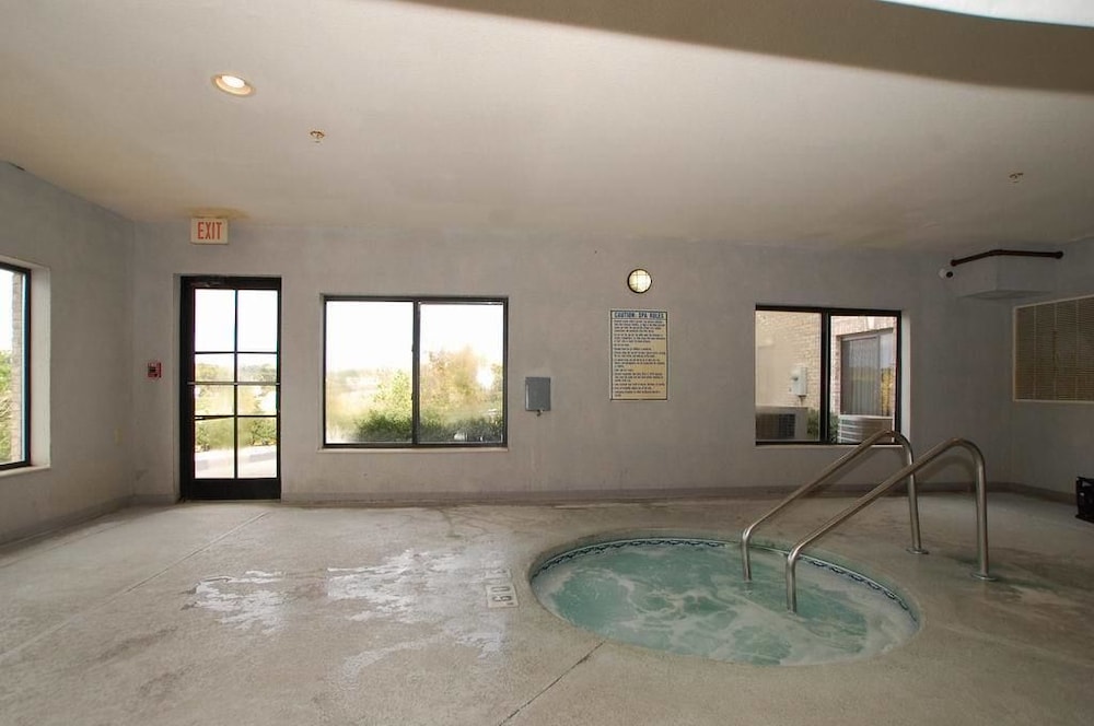 Quality Suites Graham - Burlington South 10/41