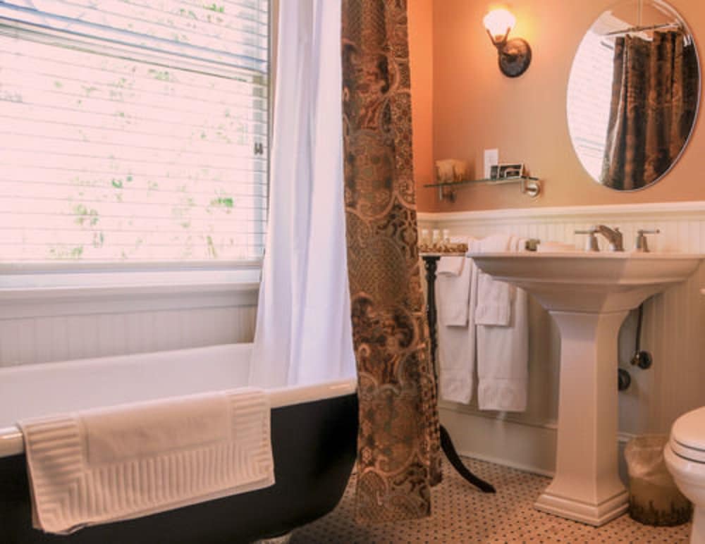 The Black Walnut B & B Inn 23/73