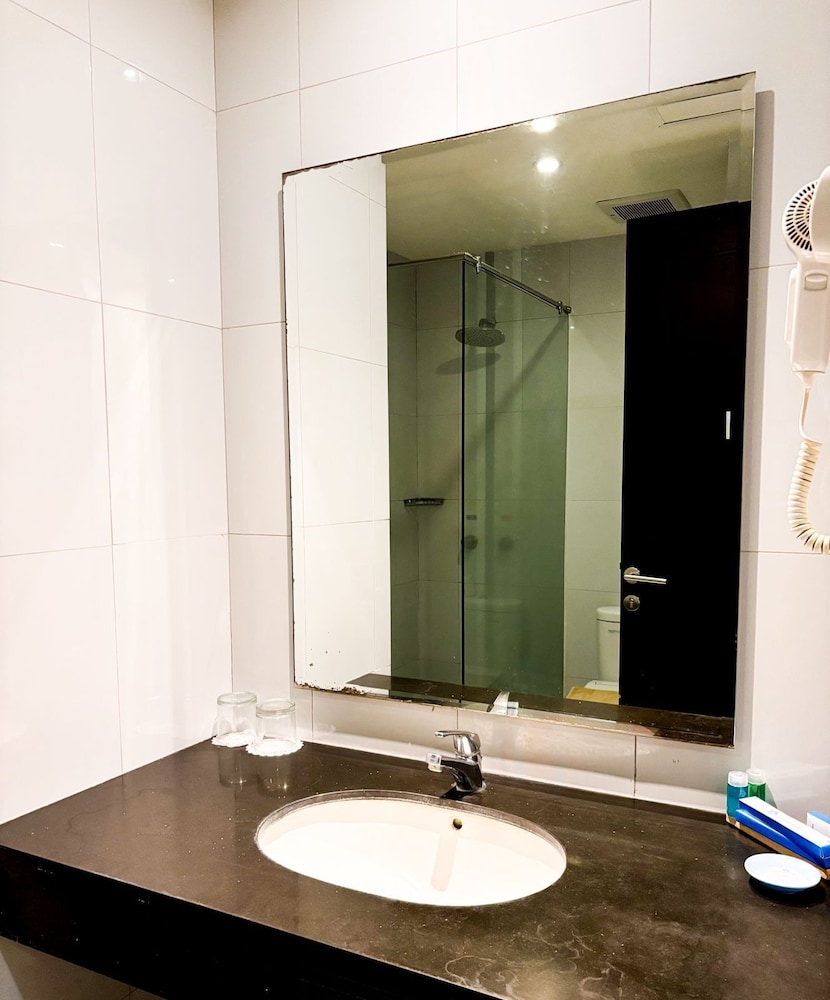 Hotel Brothers Biru Solo Baru 40/41