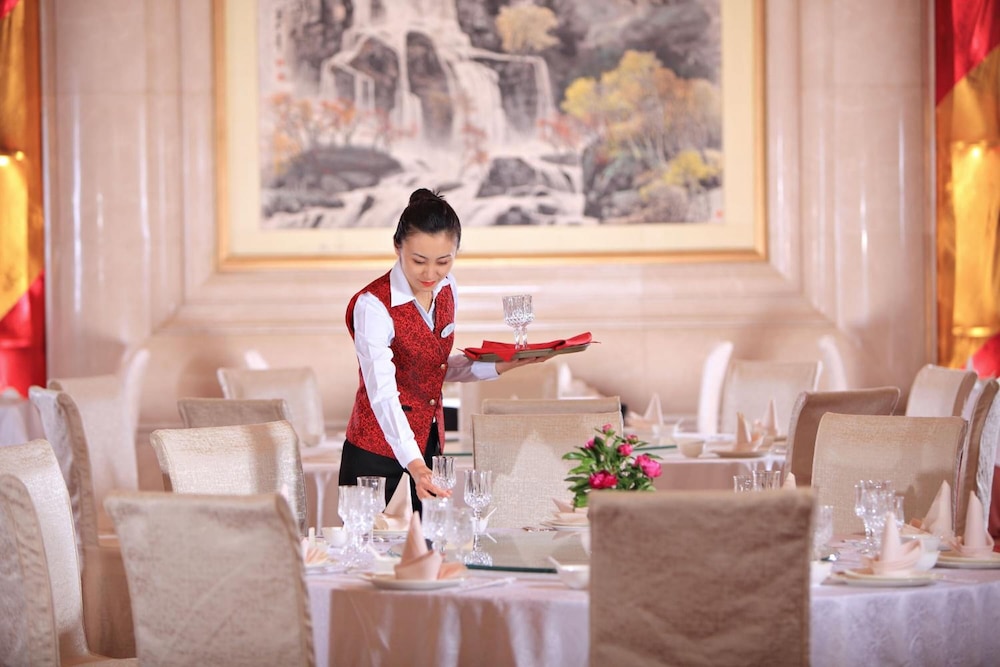Xinhai Jinjiang Hotel 6/45