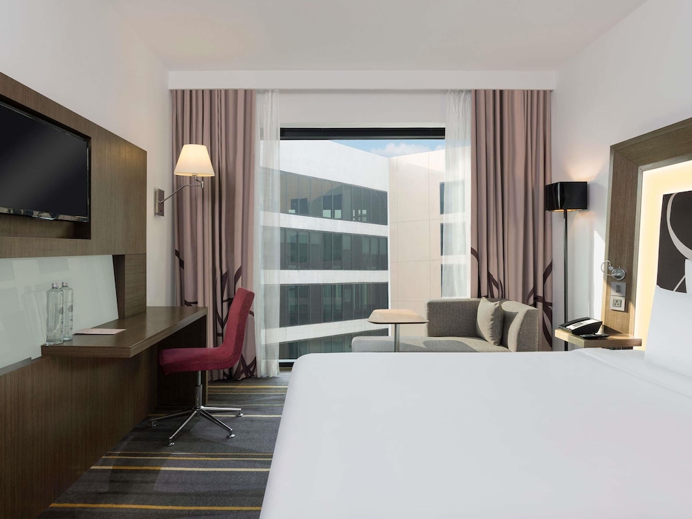 Superior, King Bed, Pool View, Novotel New Delhi Aerocity 2/8
