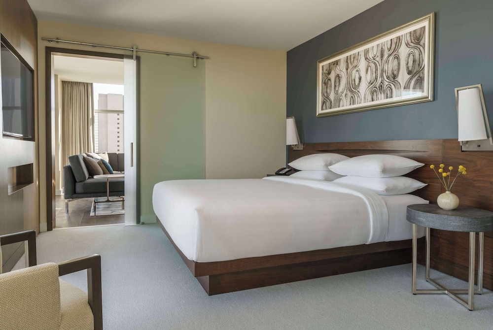 REGENCY, EXECUTIVE, SUITE, KING BED