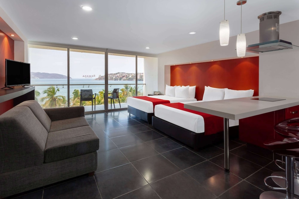 Ramada by Wyndham Acapulco Hotel and Suites 19/61