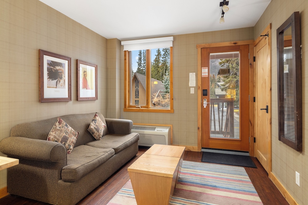 Fox Hotel & Suites 43/63