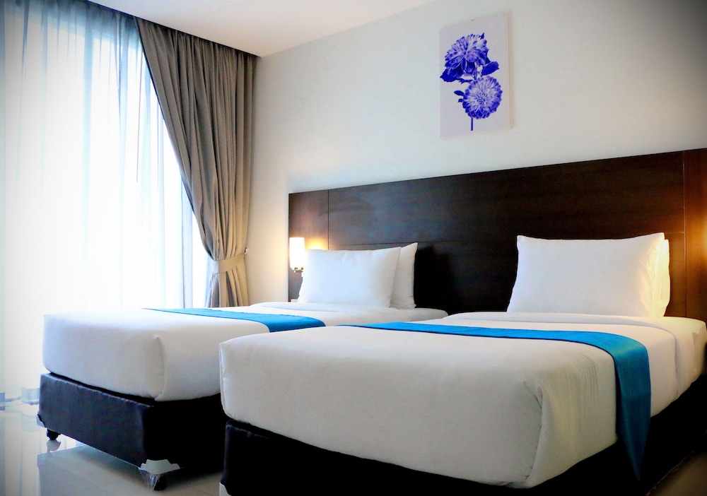 Rodina Beach Hotel 16/74
