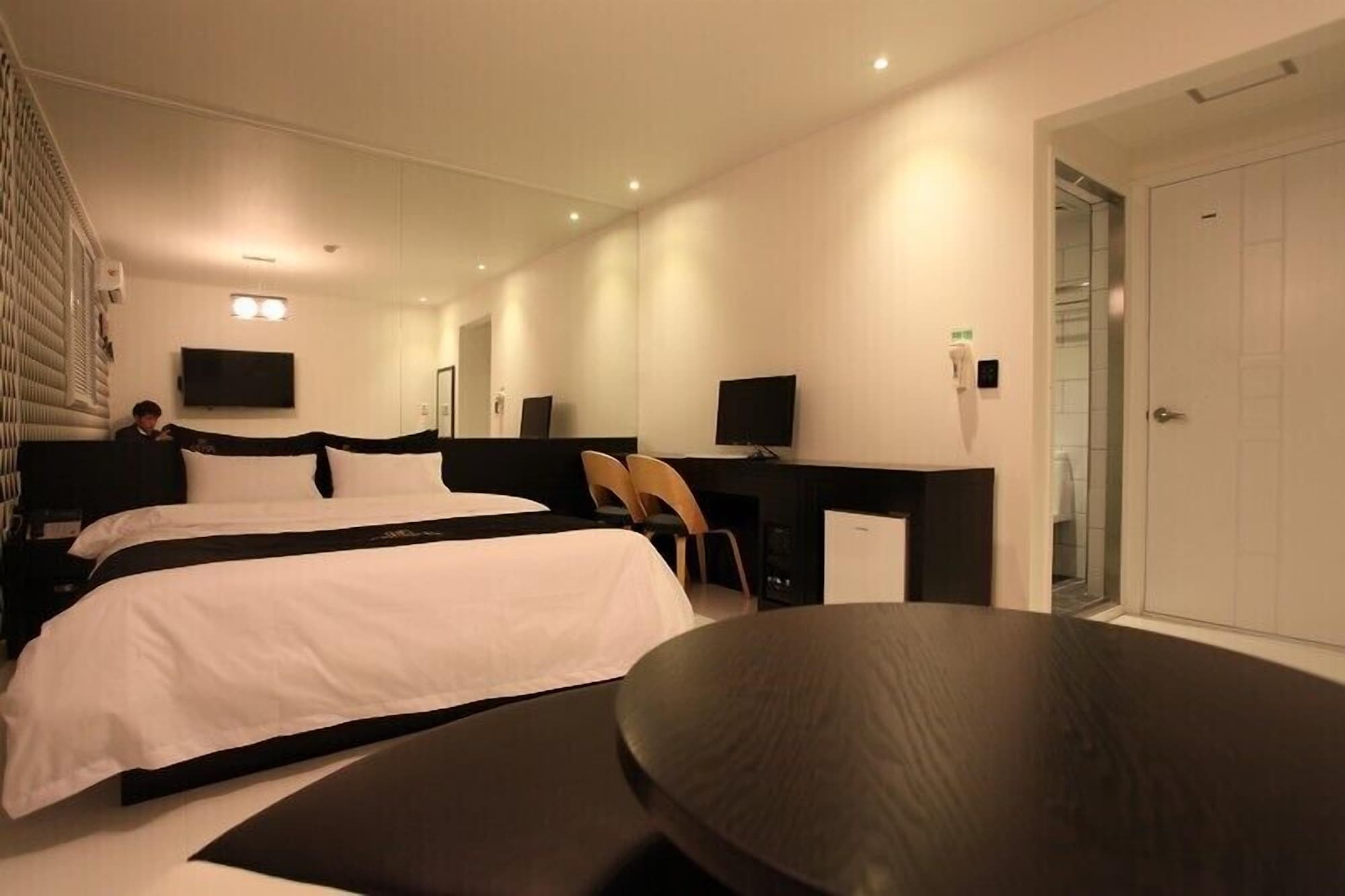 DELUXE, DOUBLE BED