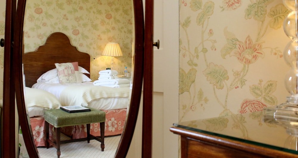 Aylworth Manor 50/50