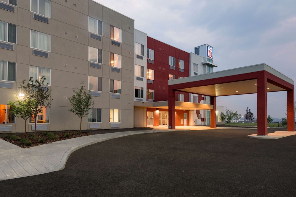 Motel6 Airdrie Ab 62/68