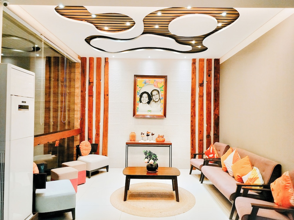 Cres Ebo Mansion Hotel And Bistro 17/20