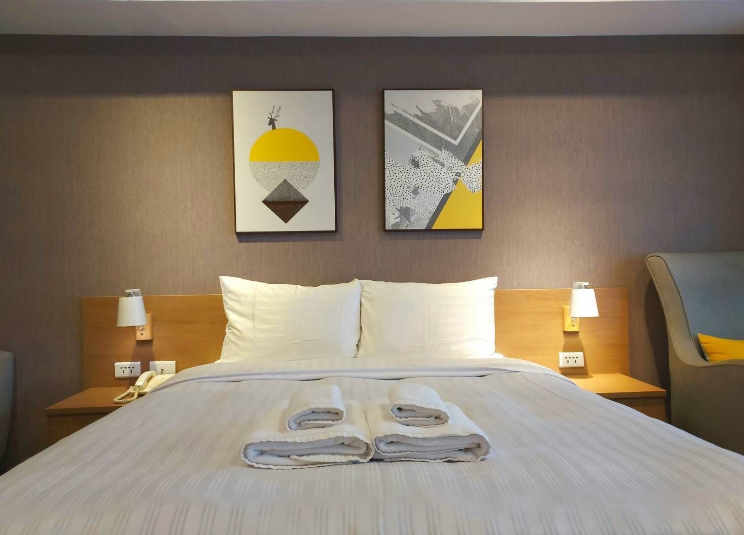 CLASSIC, DOUBLE BED, CITY VIEW