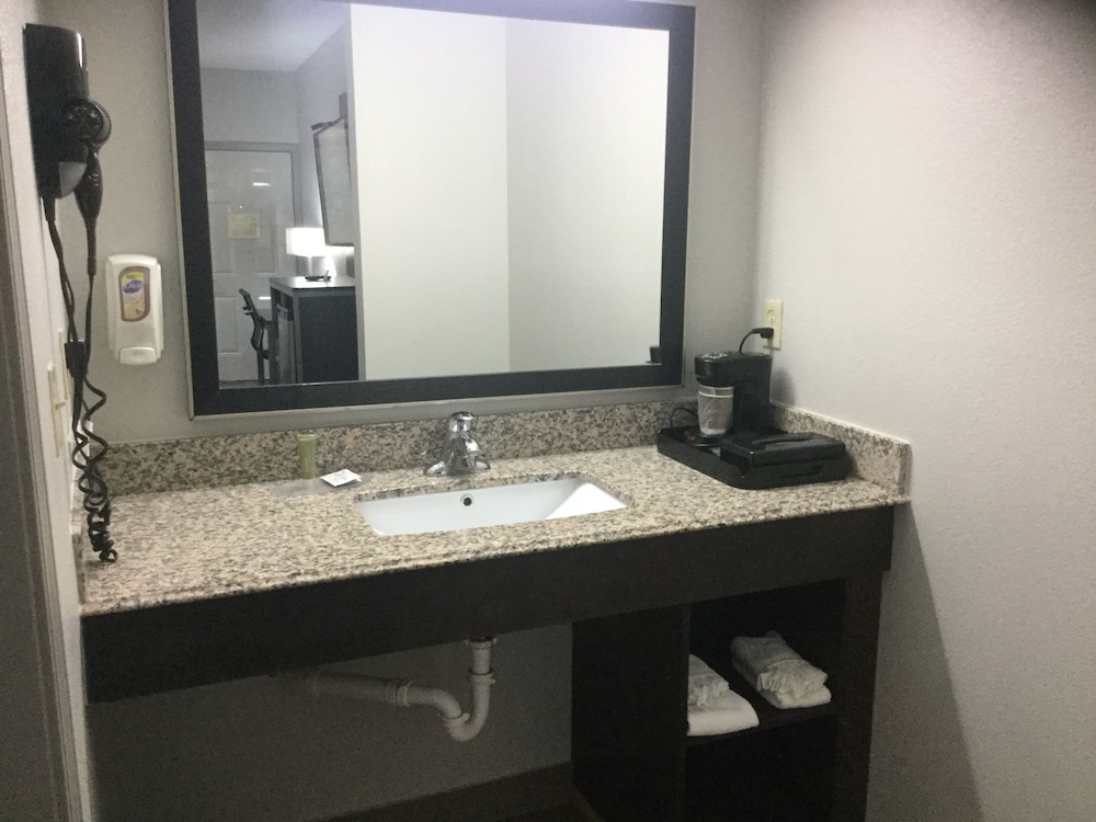 Muskogee Inn And Suites 10/30