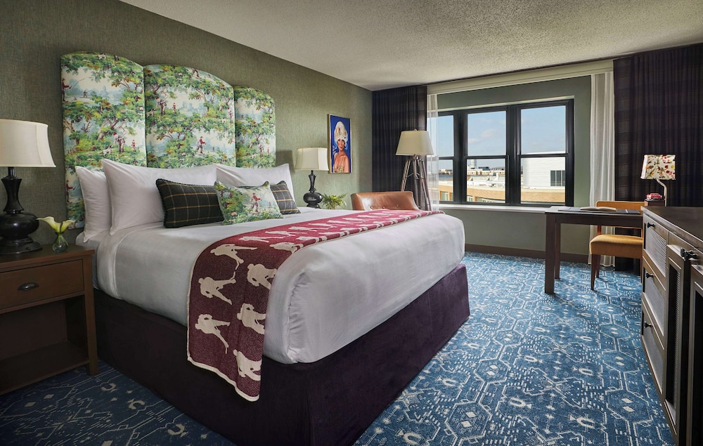 ROOM, KING BED, ACCESSIBLE