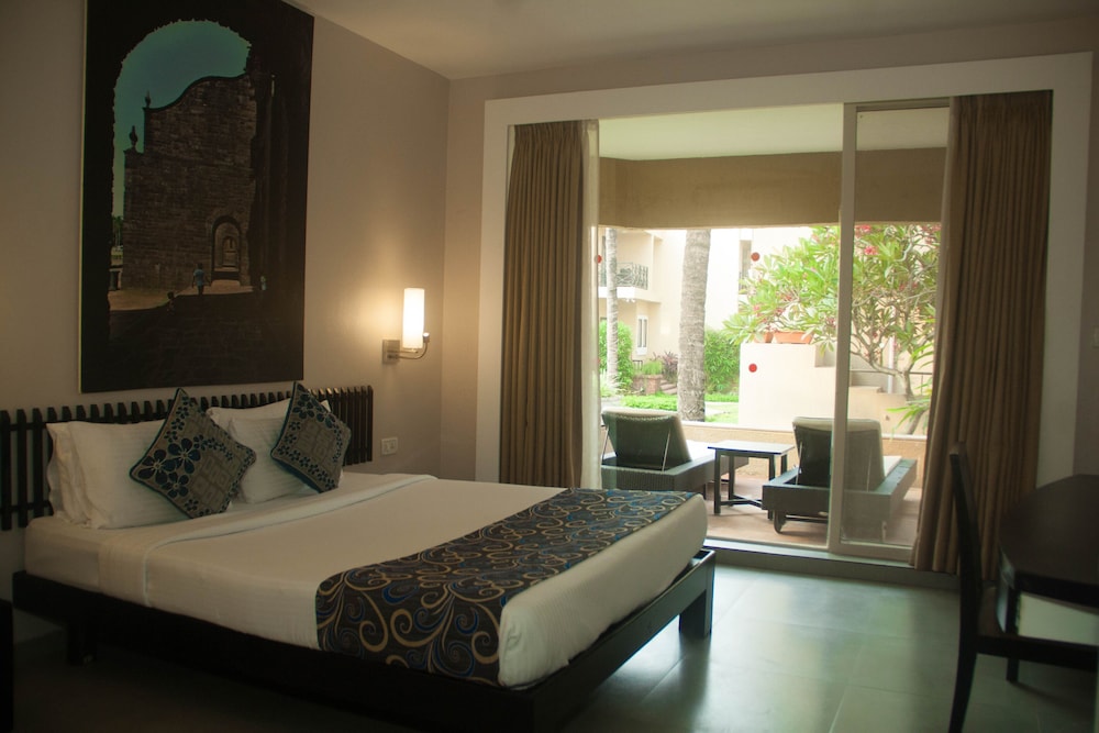 Whispering Palms Beach Resort 13/71