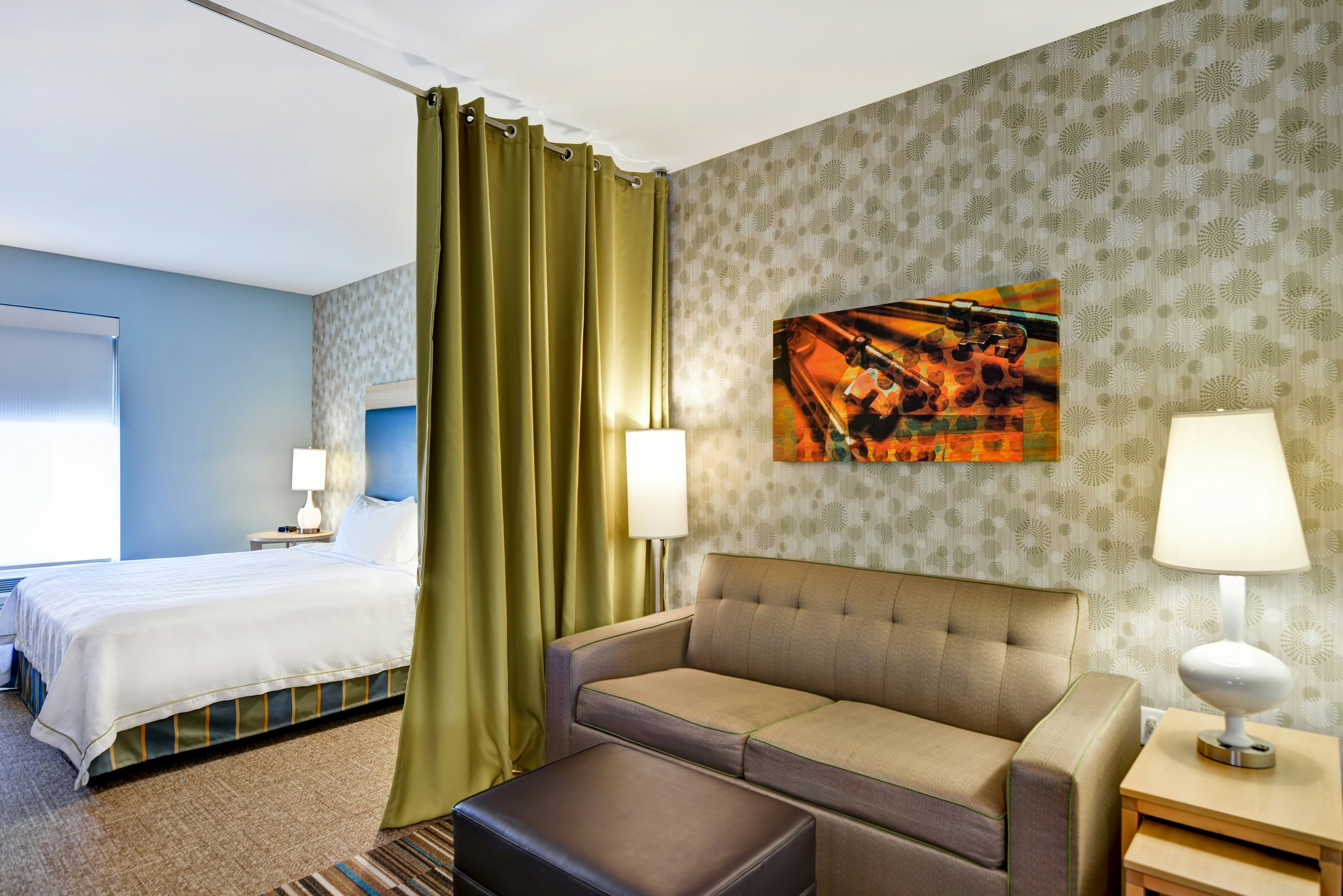 STUDIO, SUITE, KING BED