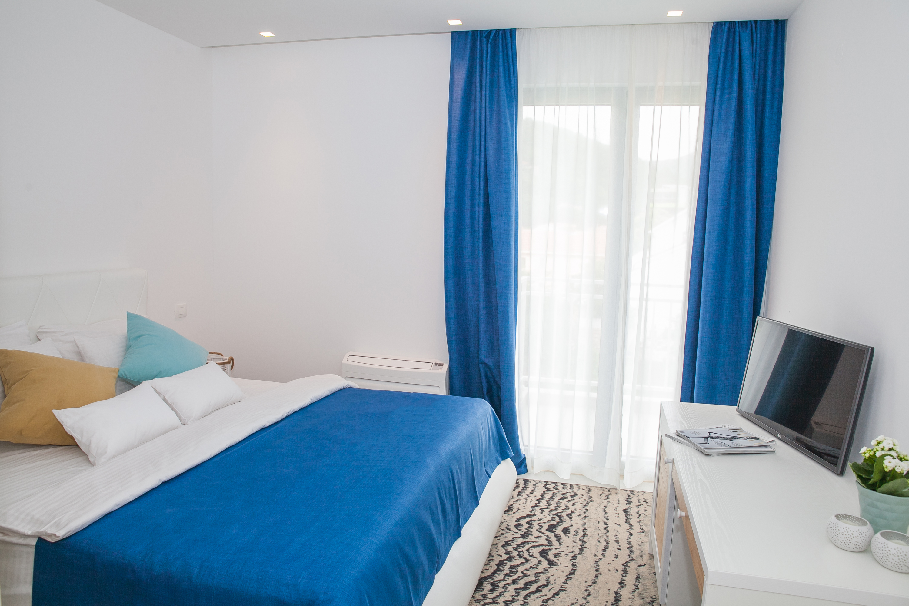 Deluxe, Double Bed, Lateral Side Sea View, Balcony