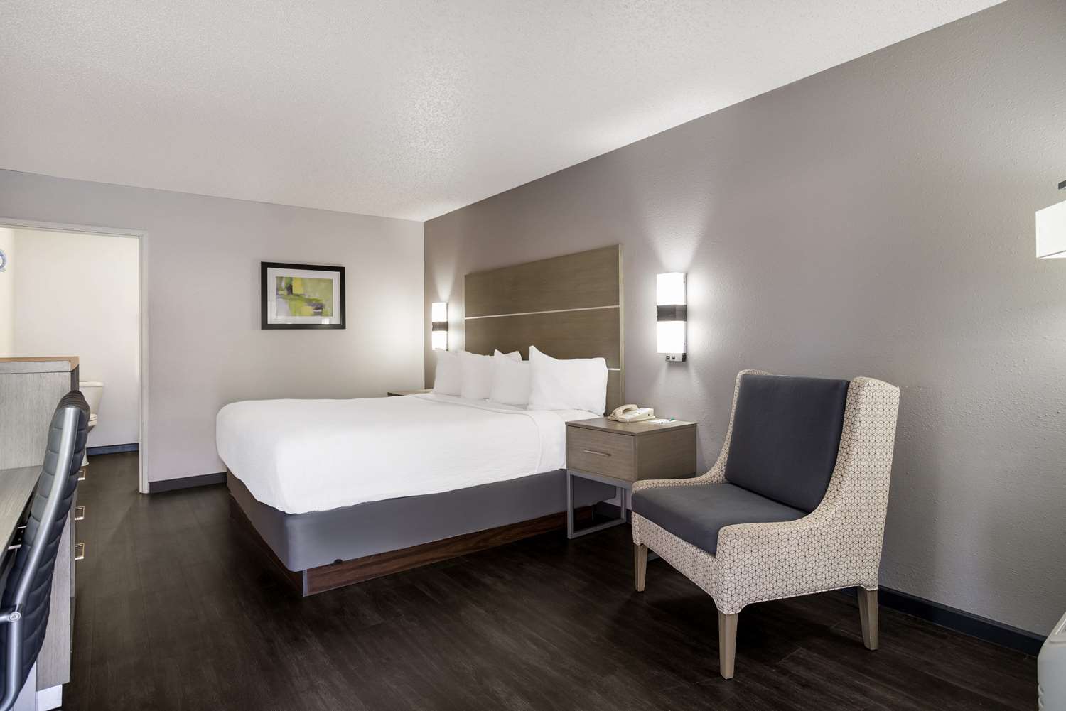 غرفة بسرير كينج لذوي الإعاقة، Surestay Hotel By Best Western Grants 2/4