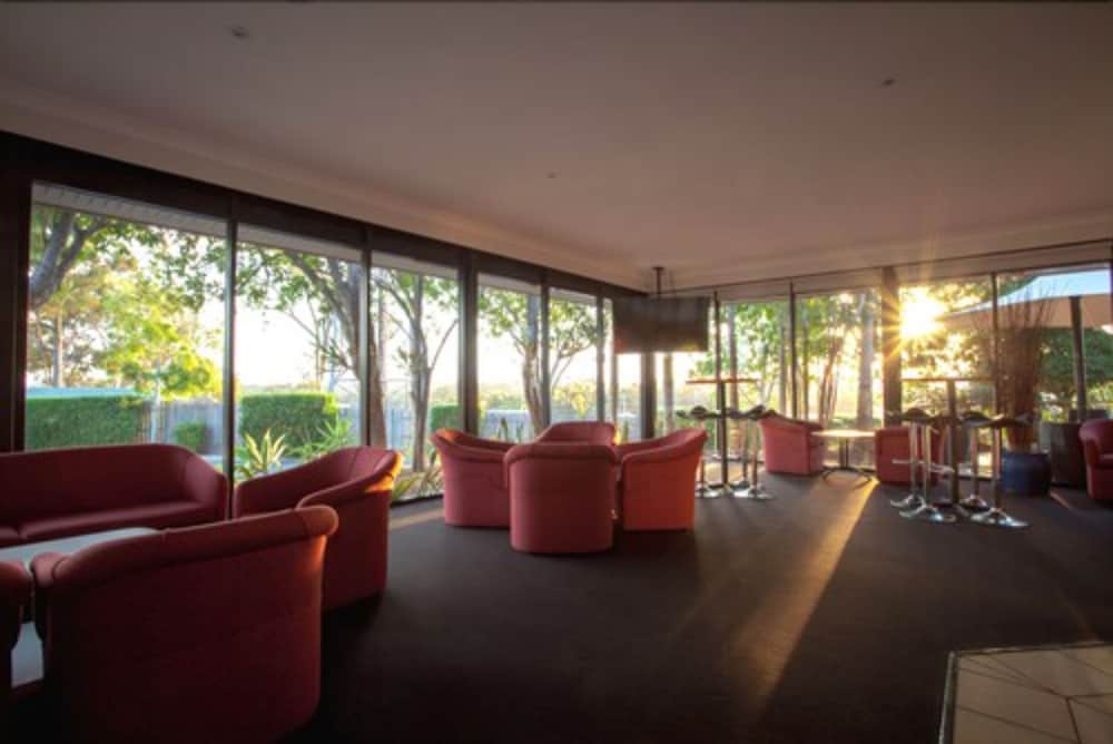 SPRINGWOOD MOTOR INN 37/50