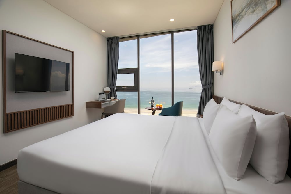 EXECUTIVE, STUDIO, SUITE, KING BED, SEA VIEW