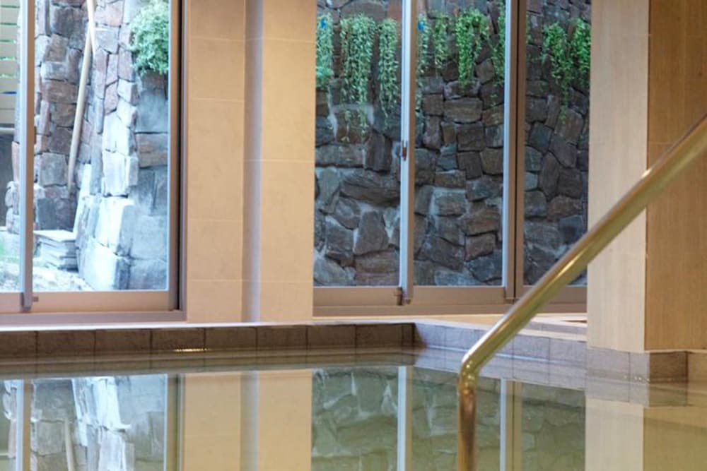 J. Park Hotel 32/62