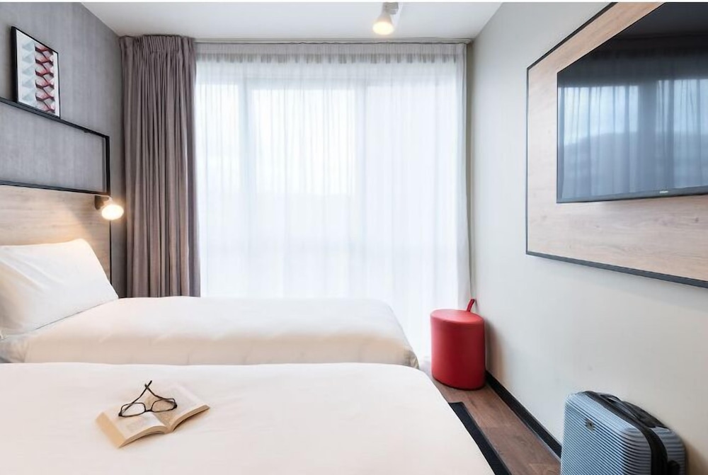غرفة قياسية بسريرين منفصلين، Ibis Acheres St Germain en Laye 2/10