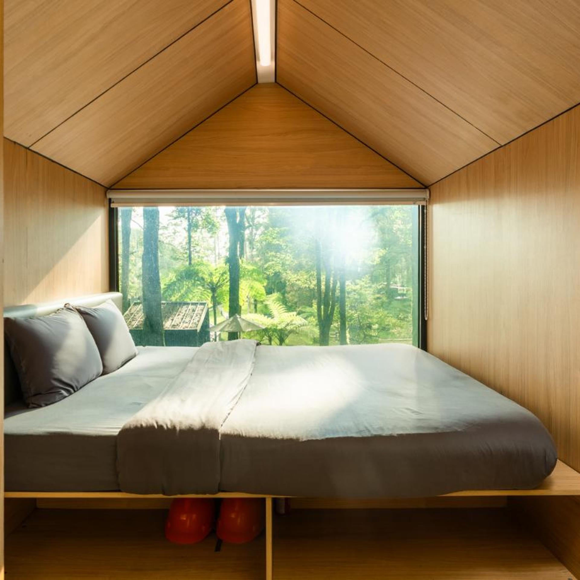 DELUXE, CABIN