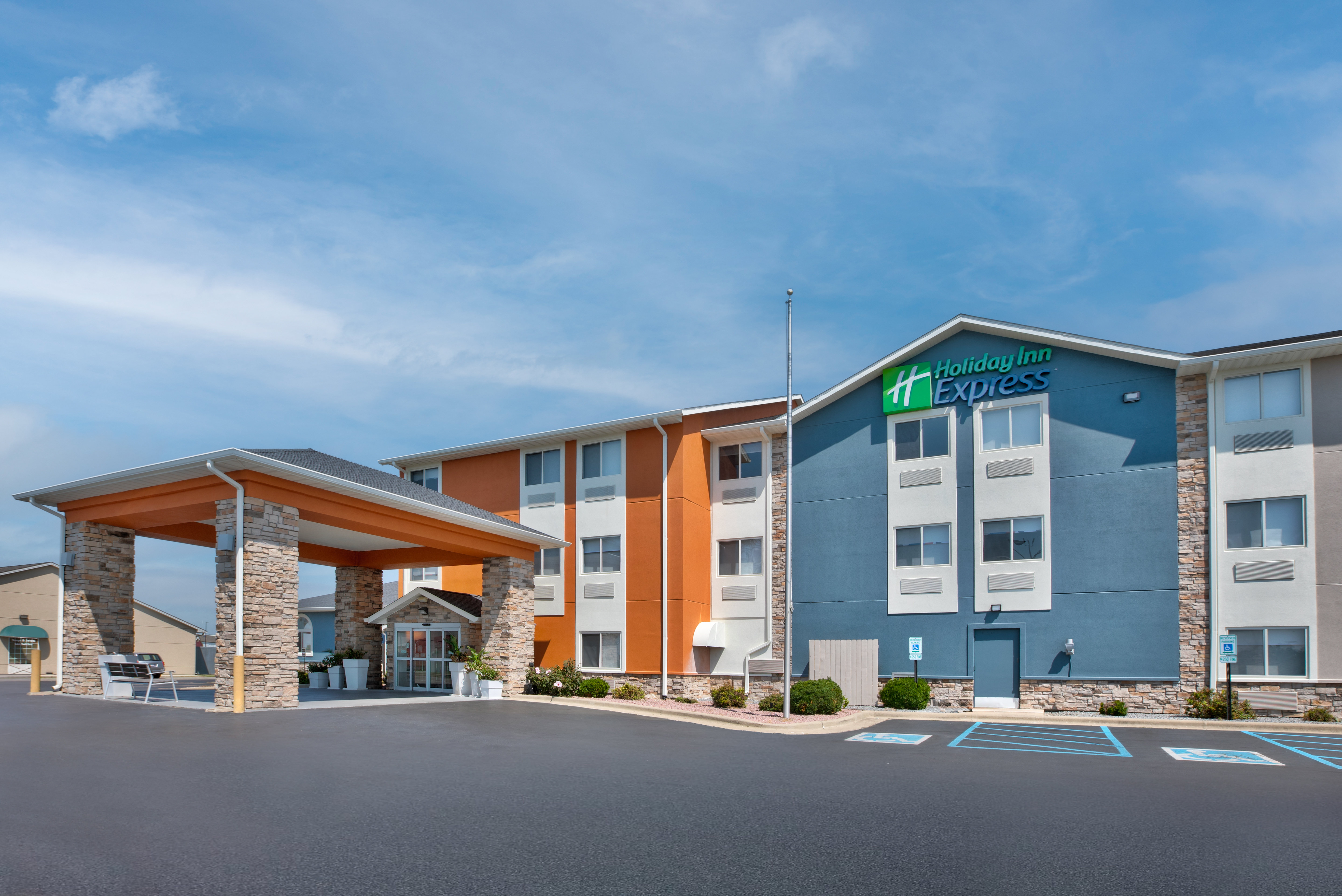Holiday Inn Express Tuscola 2/56