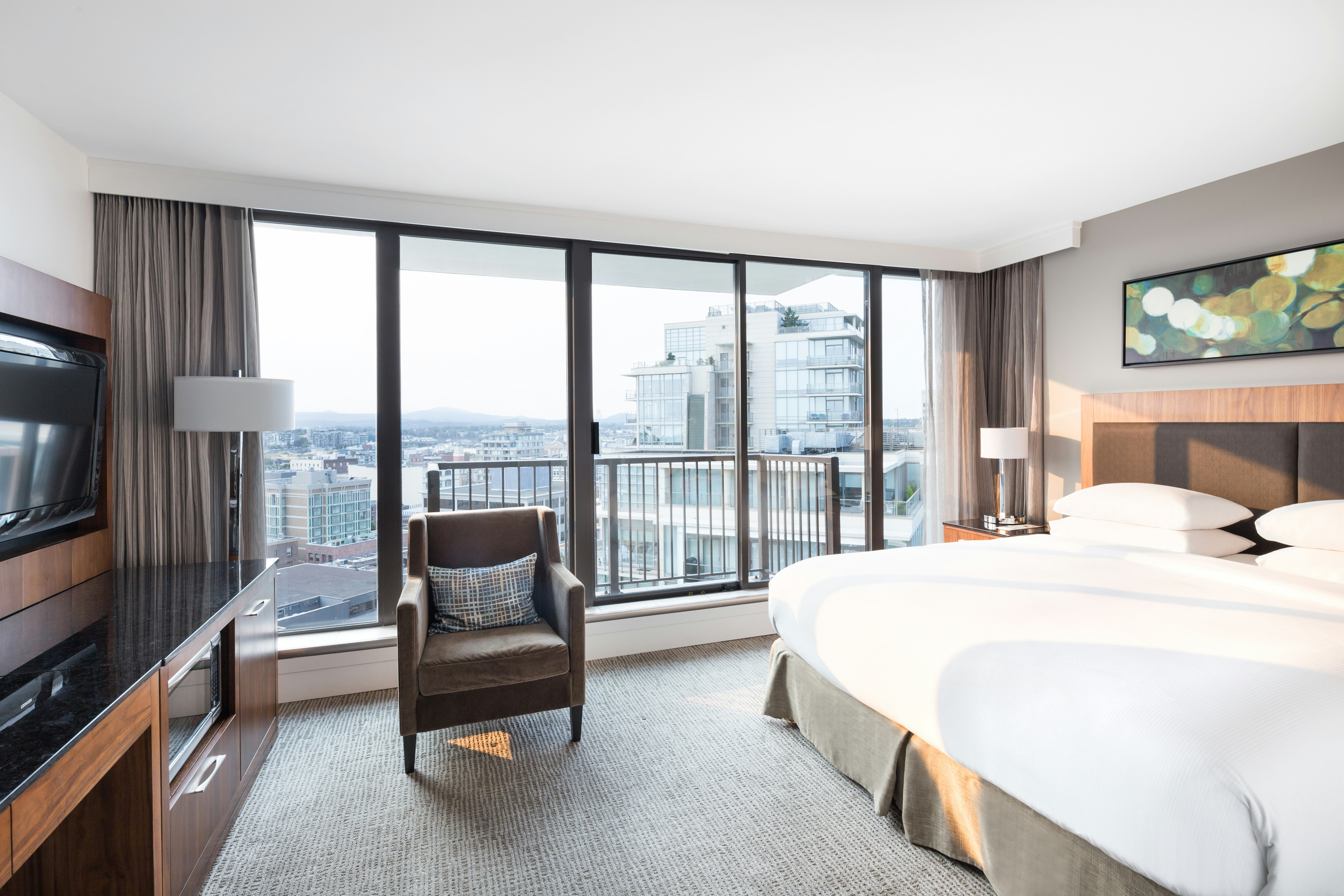 Room, King Bed, Water or Mountain View
