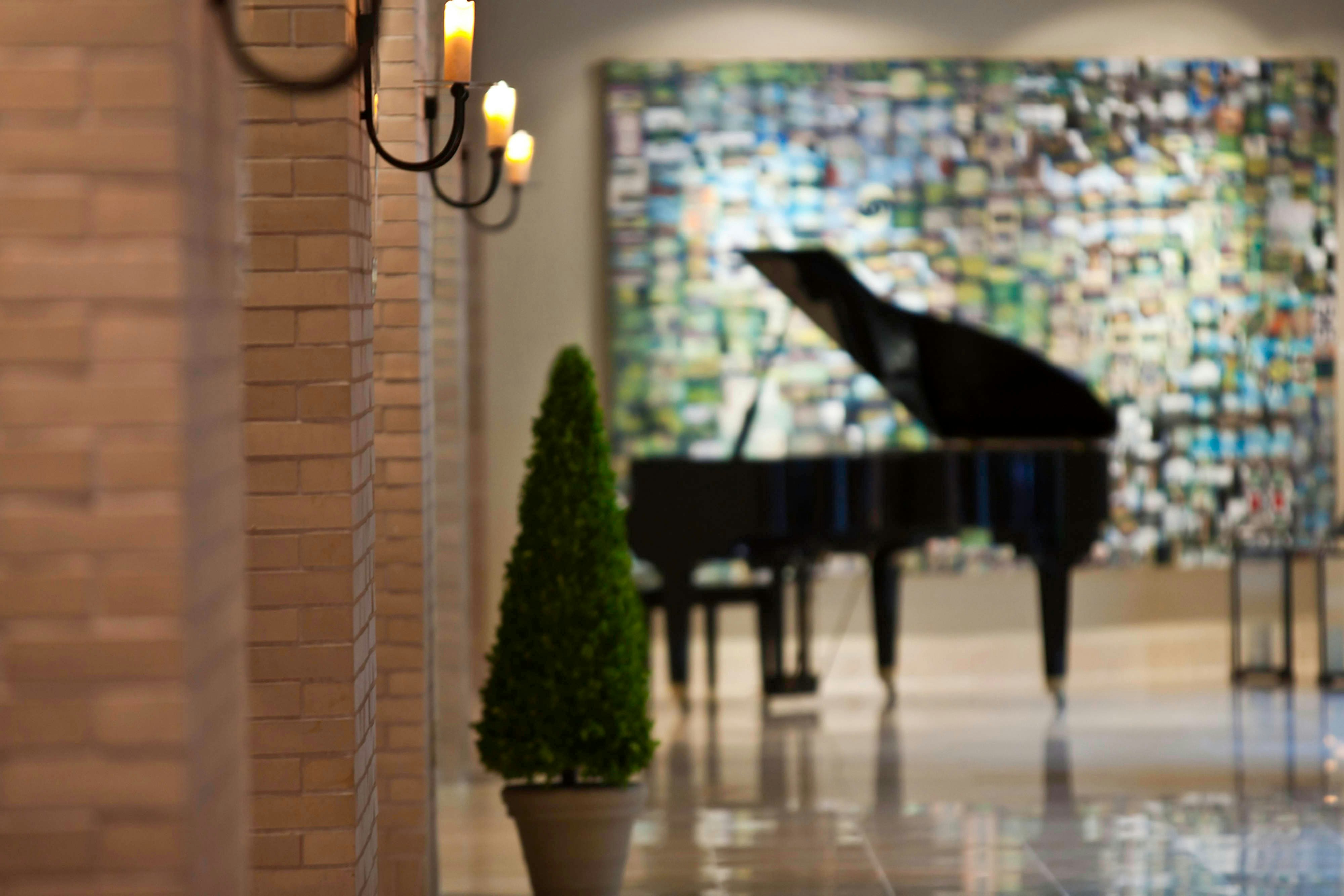 Renaissance New Orleans Arts Warehouse District Hotel 12/21