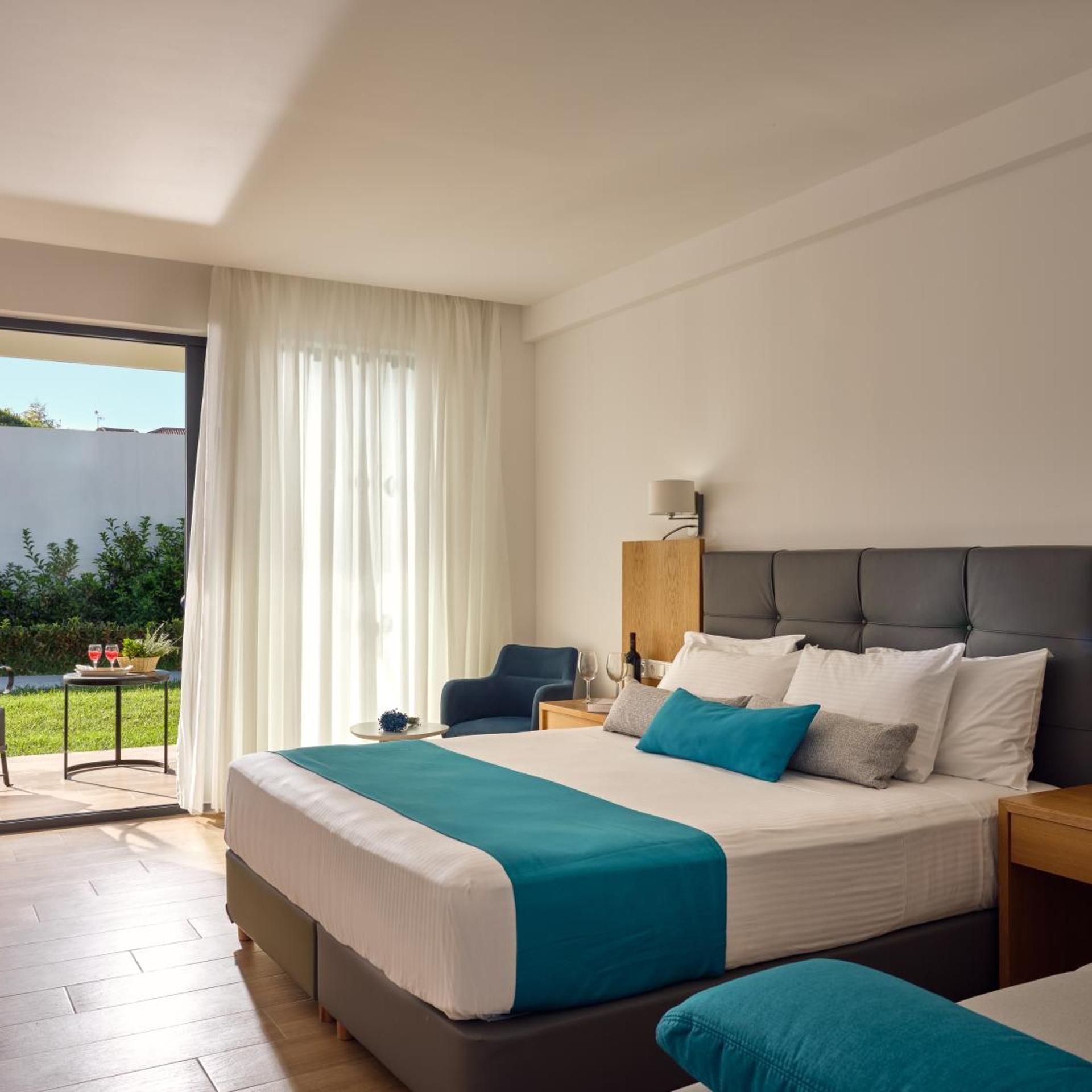 DOUBLE ROOM DELUXE (RB)