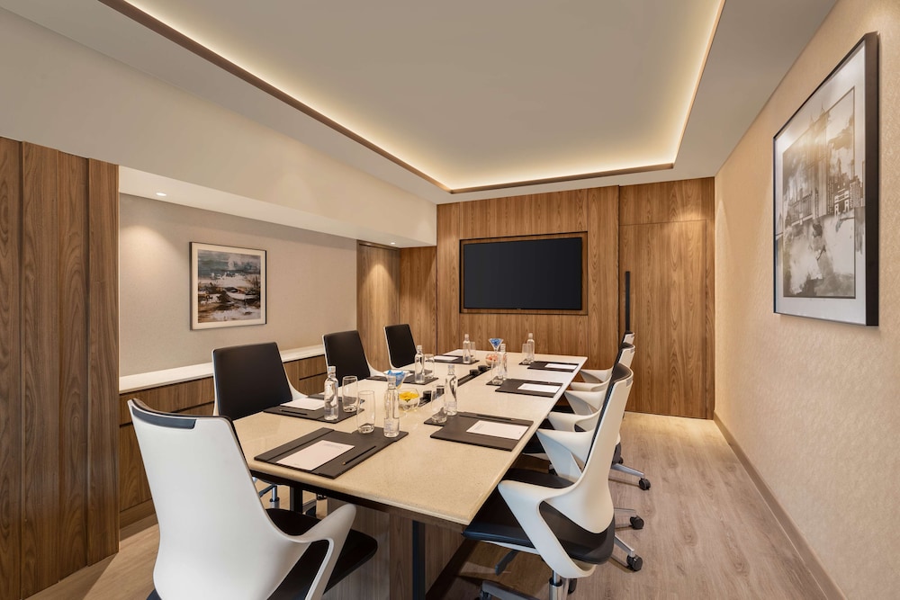 Radisson Mumbai Goregaon 62/75