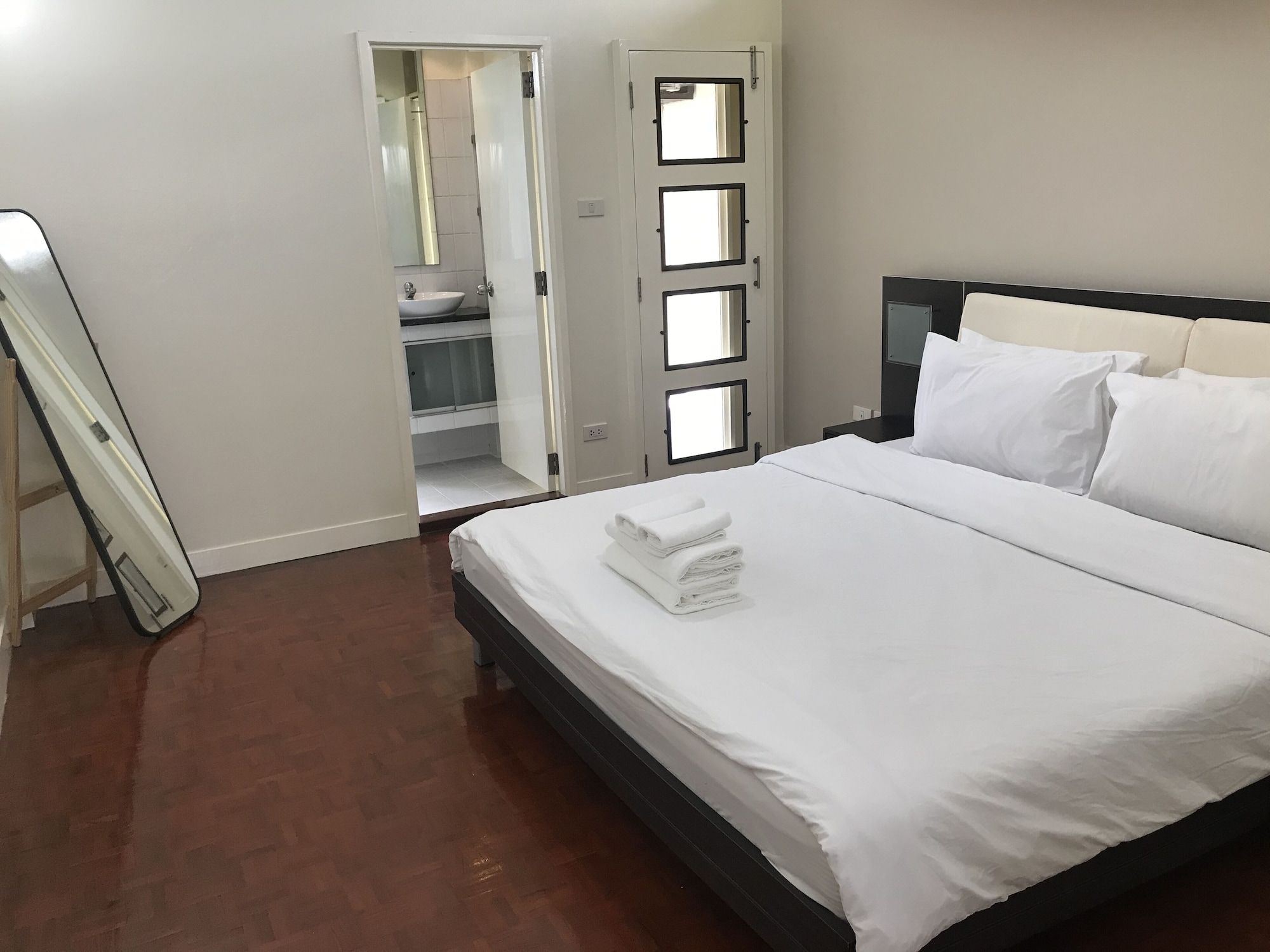 1 BEDROOM, APARTMENT