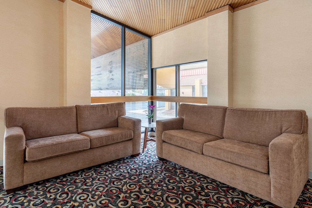1734 West Hotel 19/32