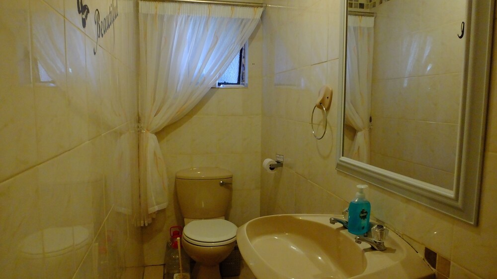 Tatenda Guesthouse 33/38