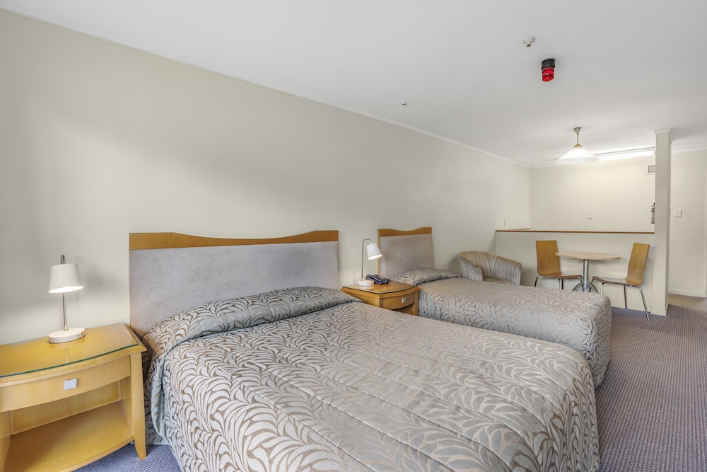 Capital Gateway Motor Lodge 7/62